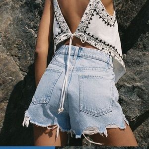 Zara high rise distressed denim jean shorts, acid wash, size 8